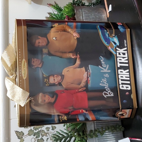 BARBIE & KEN STAR TREK GIFT SET